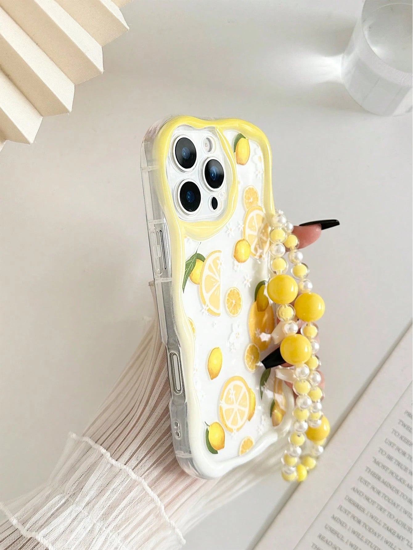 Faux Pearl 1pc Cream Wavy Lemon Painted Thick Shockproof Painted Phone Case With Beaded Bracelet Accessory, Compatible With IPhone 16/11/16pro/16plus/16promax/16e/15Promax/13/14/12/XS/XR/7G/8P, Galaxy