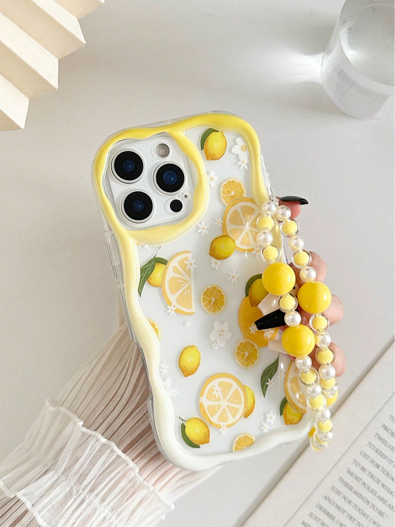 Faux Pearl 1pc Cream Wavy Lemon Painted Thick Shockproof Painted Phone Case With Beaded Bracelet Accessory, Compatible With IPhone 16/11/16pro/16plus/16promax/16e/15Promax/13/14/12/XS/XR/7G/8P, Galaxy