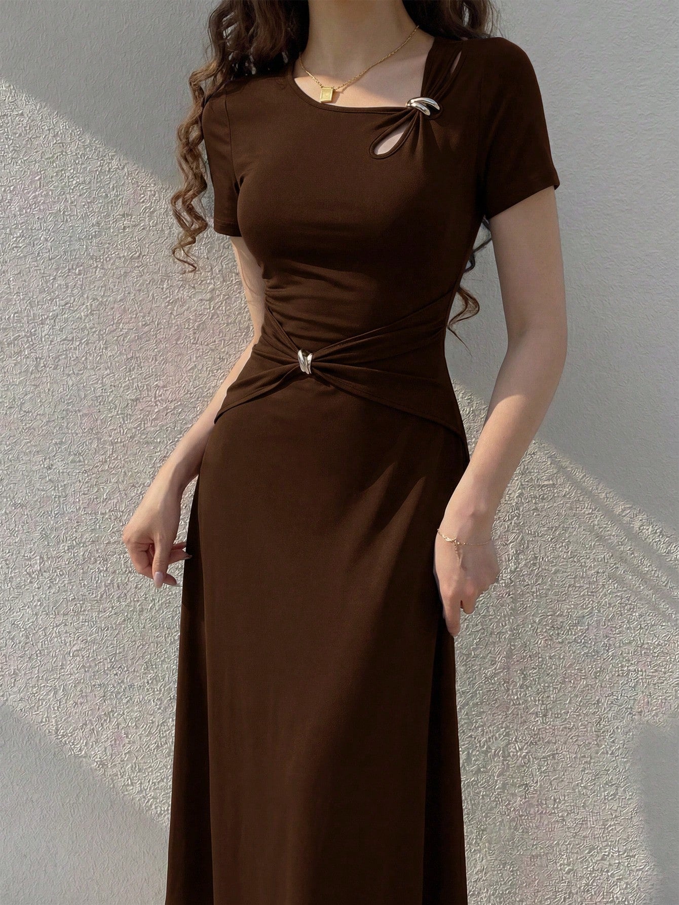 Feyla Sophisticated Women's Brown Ribbed Long Dress With Unique Waist Detail And Short Sleeves Perfect For Daily Wear