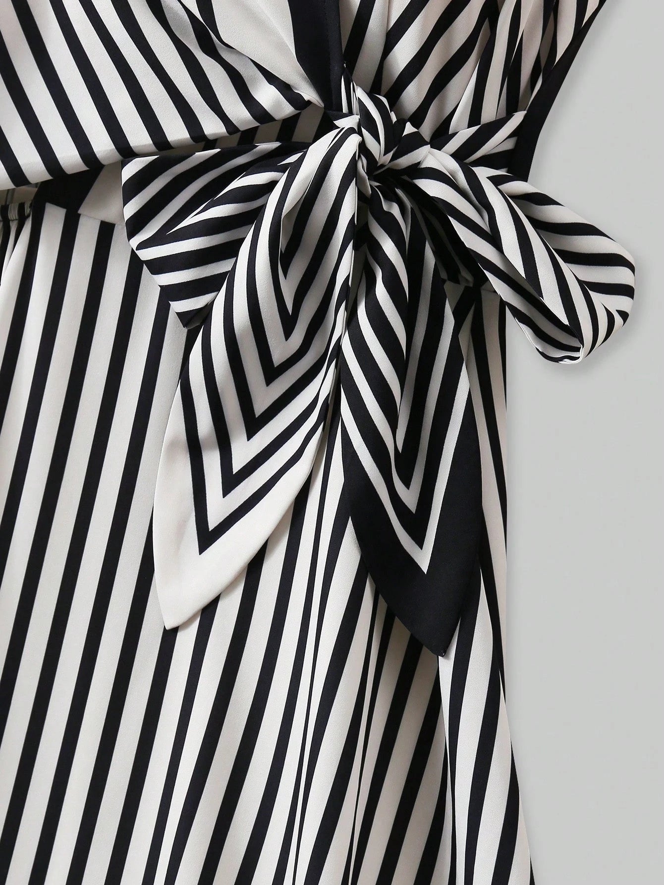 Franclia Elegant Commuter Striped Halter Neck Dress/ Cinched Waist V-Neck Slimming Long Striped Dress