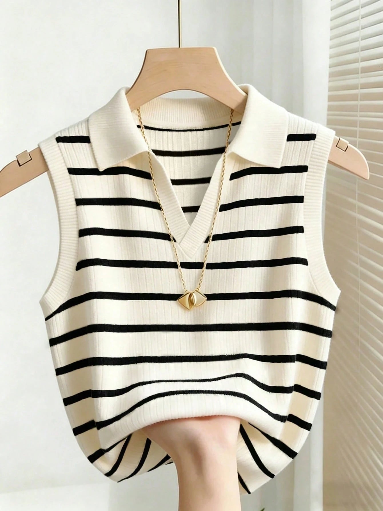 Franclia Women's Casual Elegant Knitted Collared Striped Tank Top