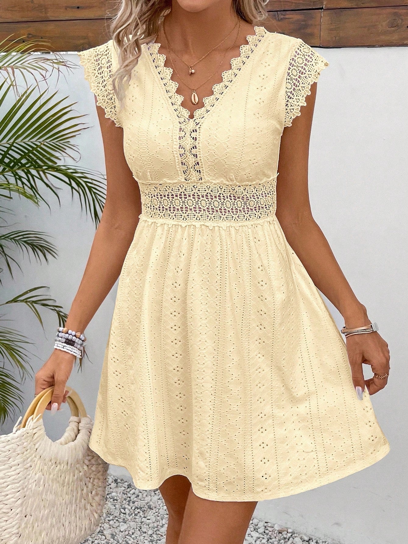 Frenchy Women's Solid Color V-Neck Lace Trim Patchwork Embroidered Summer Dress Eyelet Women Vacation V Neck Dresses Elegant French Style