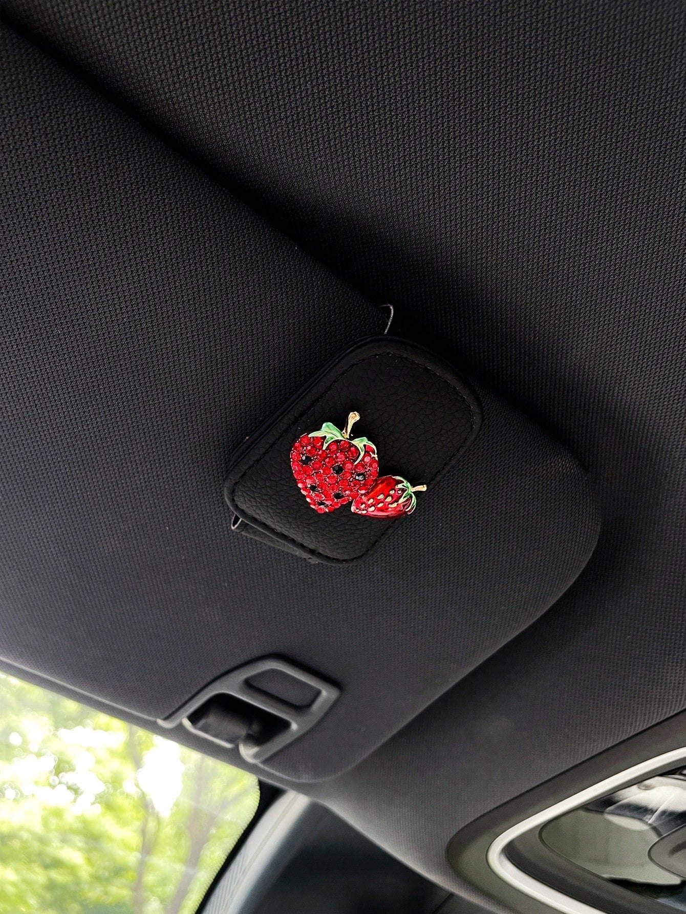 Fruit Car Fashion Glasses Clip Glasses Holder Sun Visor Fashion Glasses Car Fashion Glasses Clip Multifunctional Card Clip Storage Clip Creative Cherry Strawberry Car Glasses Clip