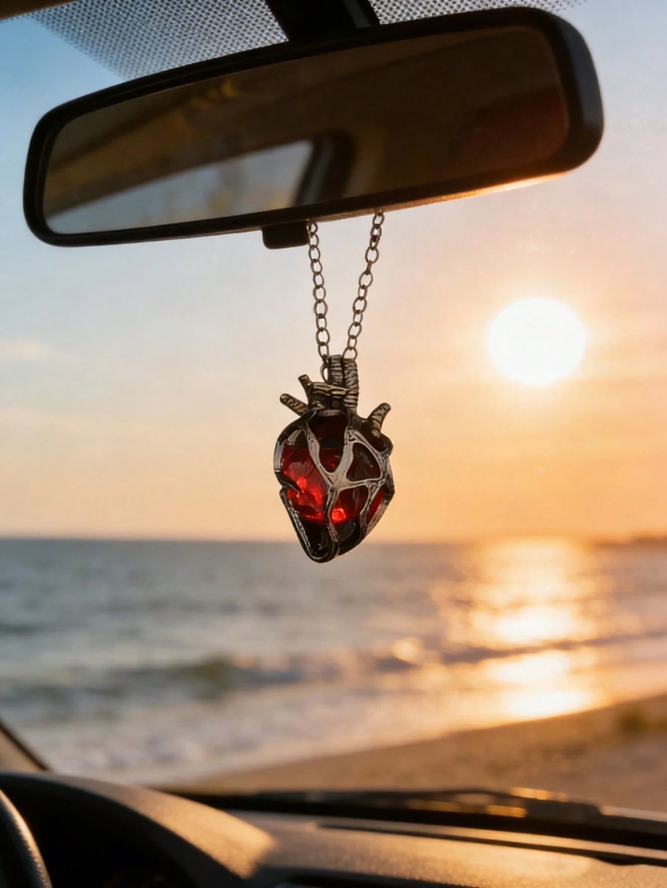 Gothic Style Heart-Shaped Car Pendant With Red & Blue Glass Core- Couple Necklace Charm, Romantic Valentine's Day Gift, Can Be Used As Rearview Mirror Decor And Fashion Accessory