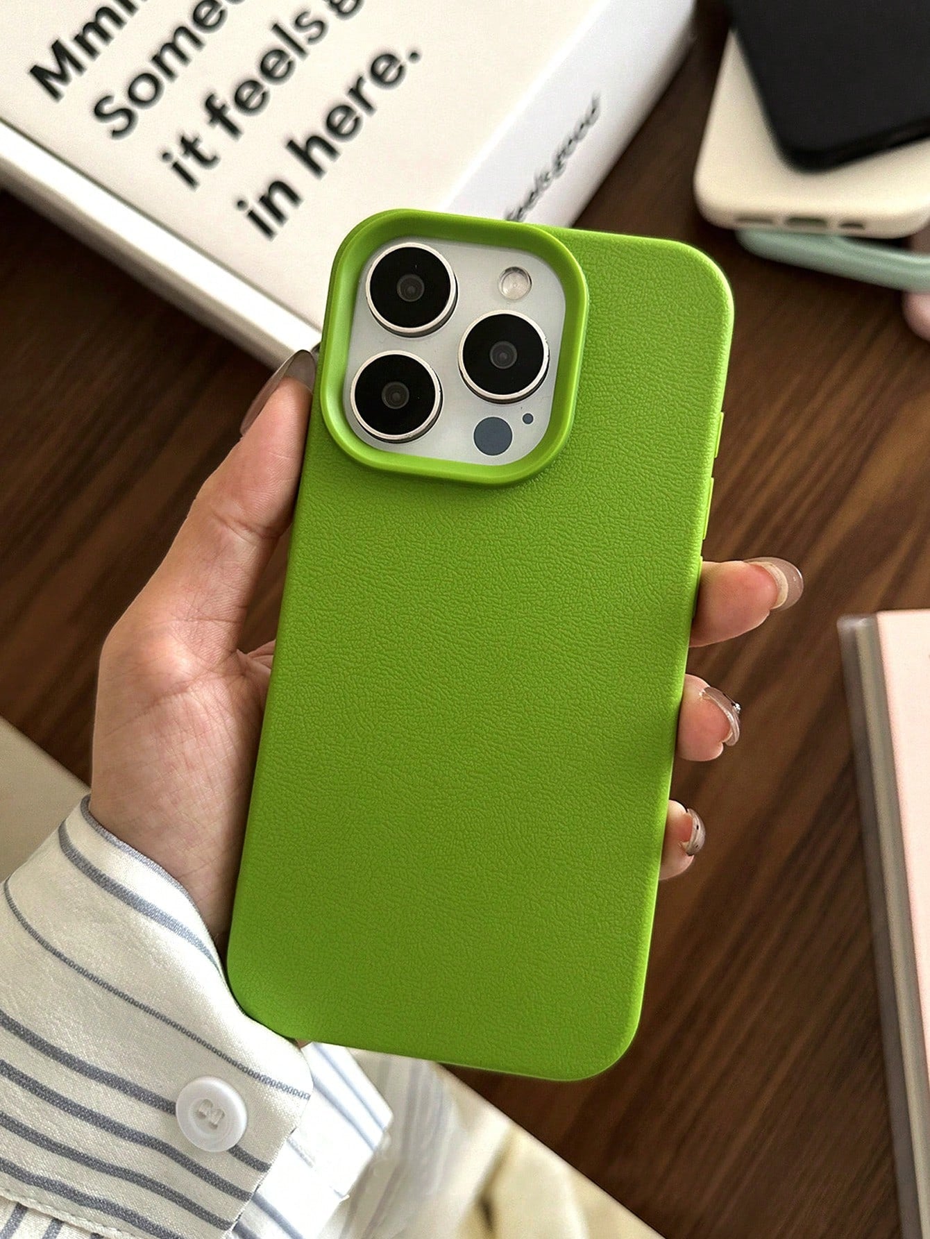 Green Minimalist High-Grade Leather Texture Phone Case Compatible With IPhone 17 Pro Max/17 Pro/17 Air/17/16 Pro Max/16 Pro/16/16 Plus/16e/15/15 Pro Max/15 Pro/15 Plus/11/12/13/14 Pro Max/XS/XR/11 Pro