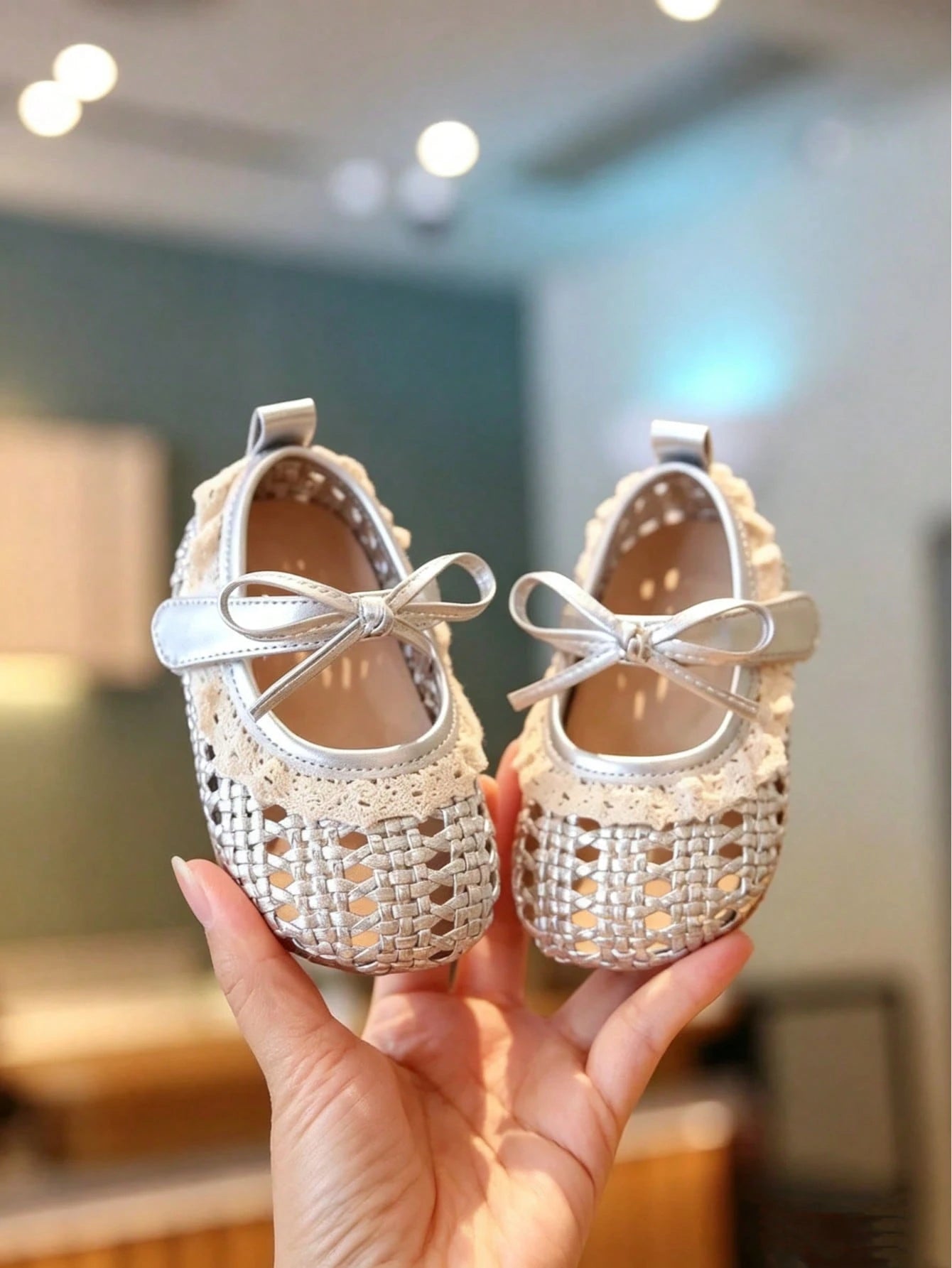 Infant/Toddler Girls' Crochet Lace Bow Decor Closed-Toe Princess Sandals, Breathable Soft Bottom Flat Shoes Suitable For Summer