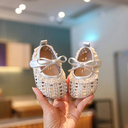 Infant/Toddler Girls' Crochet Lace Bow Decor Closed-Toe Princess Sandals, Breathable Soft Bottom Flat Shoes Suitable For Summer