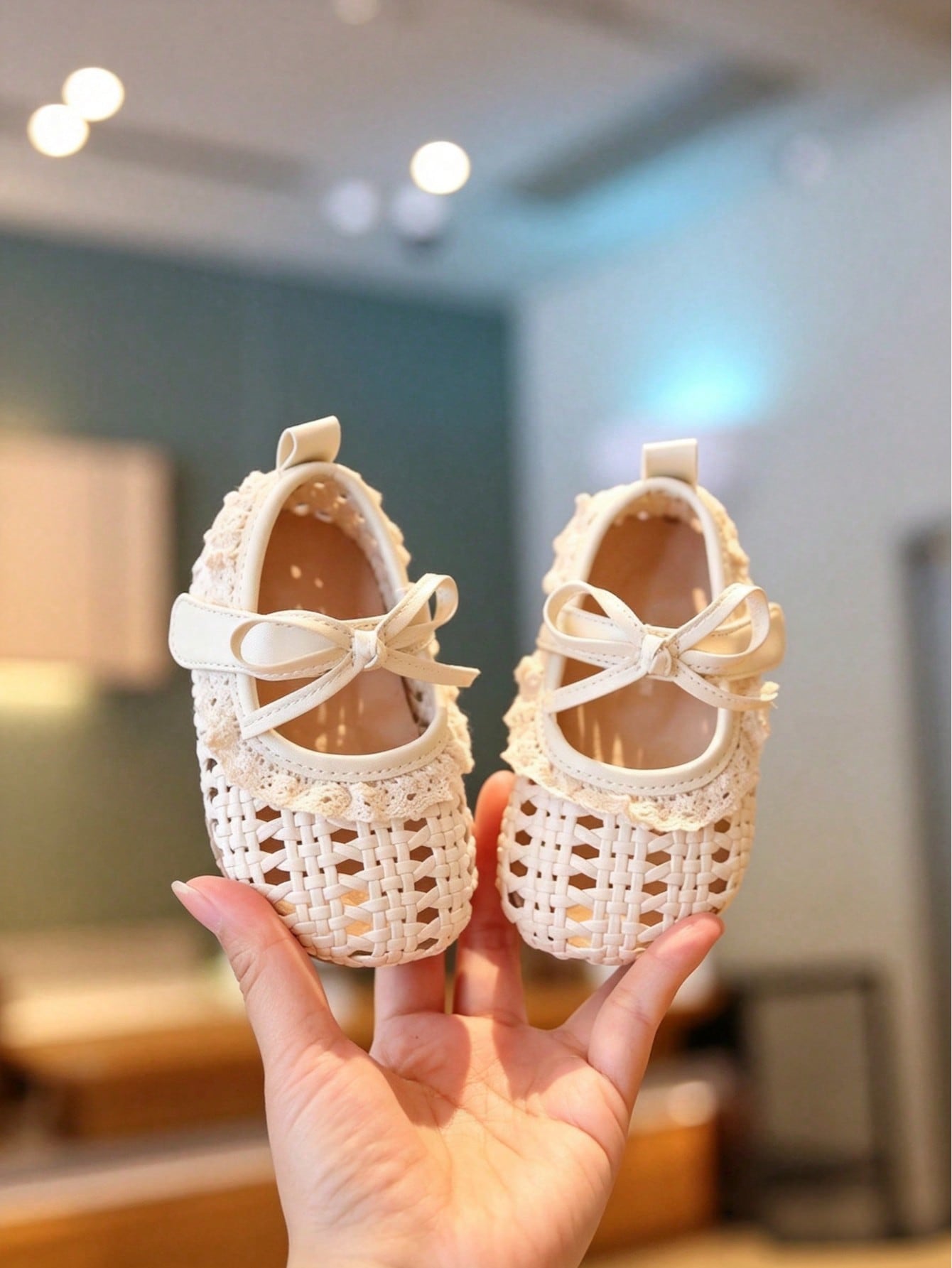 Infant/Toddler Girls' Crochet Lace Bow Decor Closed-Toe Princess Sandals, Breathable Soft Bottom Flat Shoes Suitable For Summer
