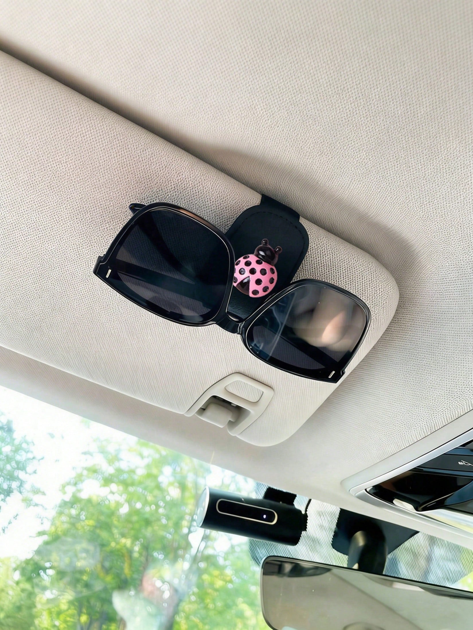 Ladybug Car Sunglasses Clip, Creative Car Sun Hat Eyewear Frame, Lady's Business Card Holder, Car Interior Accessories, Car Essential Items, Car Parts, Women's Car Accessories