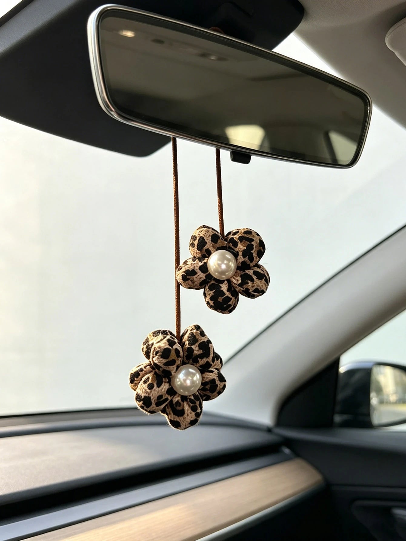 Leopard Print Floral Car Rearview Mirror Hanging Ornament, Personalized Car Interior Decoration Pendant For Women