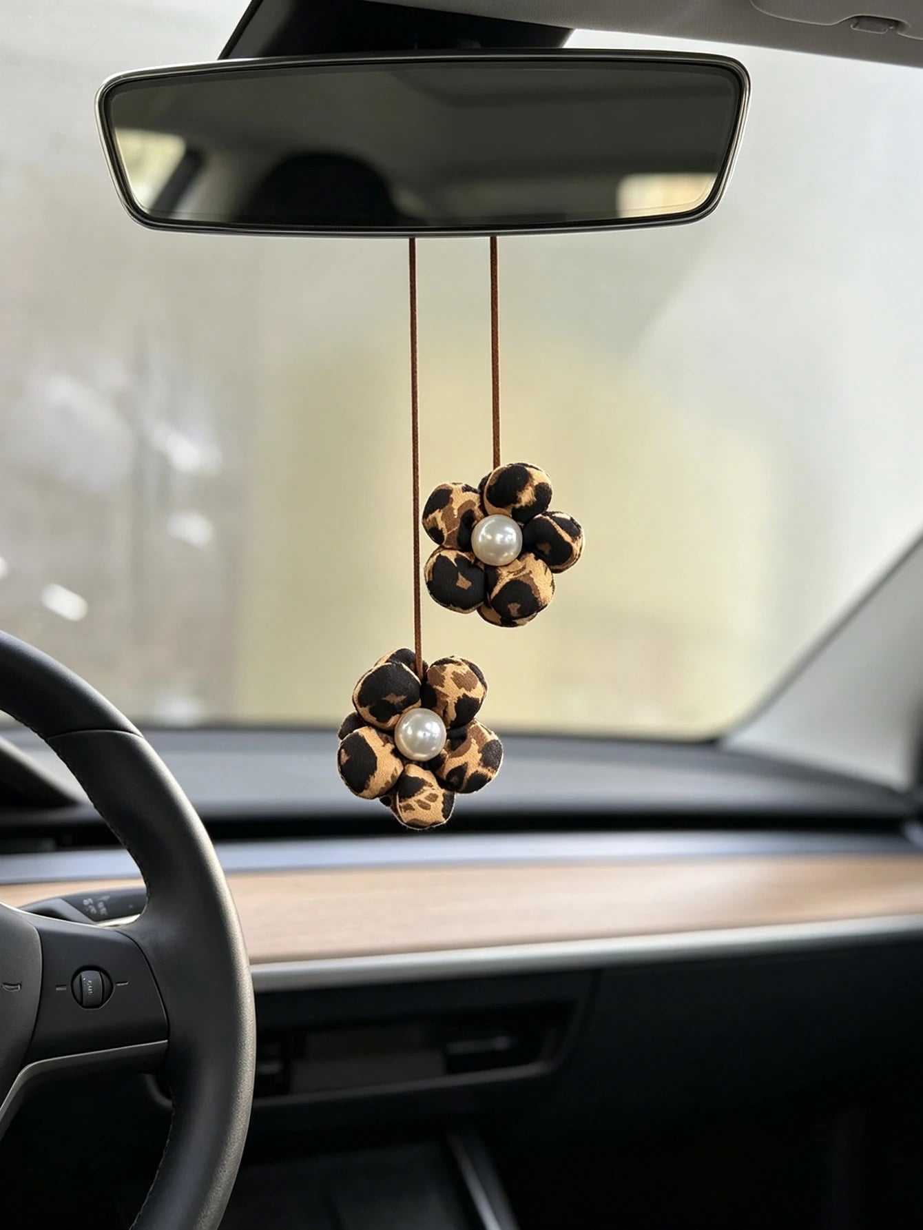 Leopard Print Floral Car Rearview Mirror Hanging Ornament, Personalized Car Interior Decoration Pendant For Women