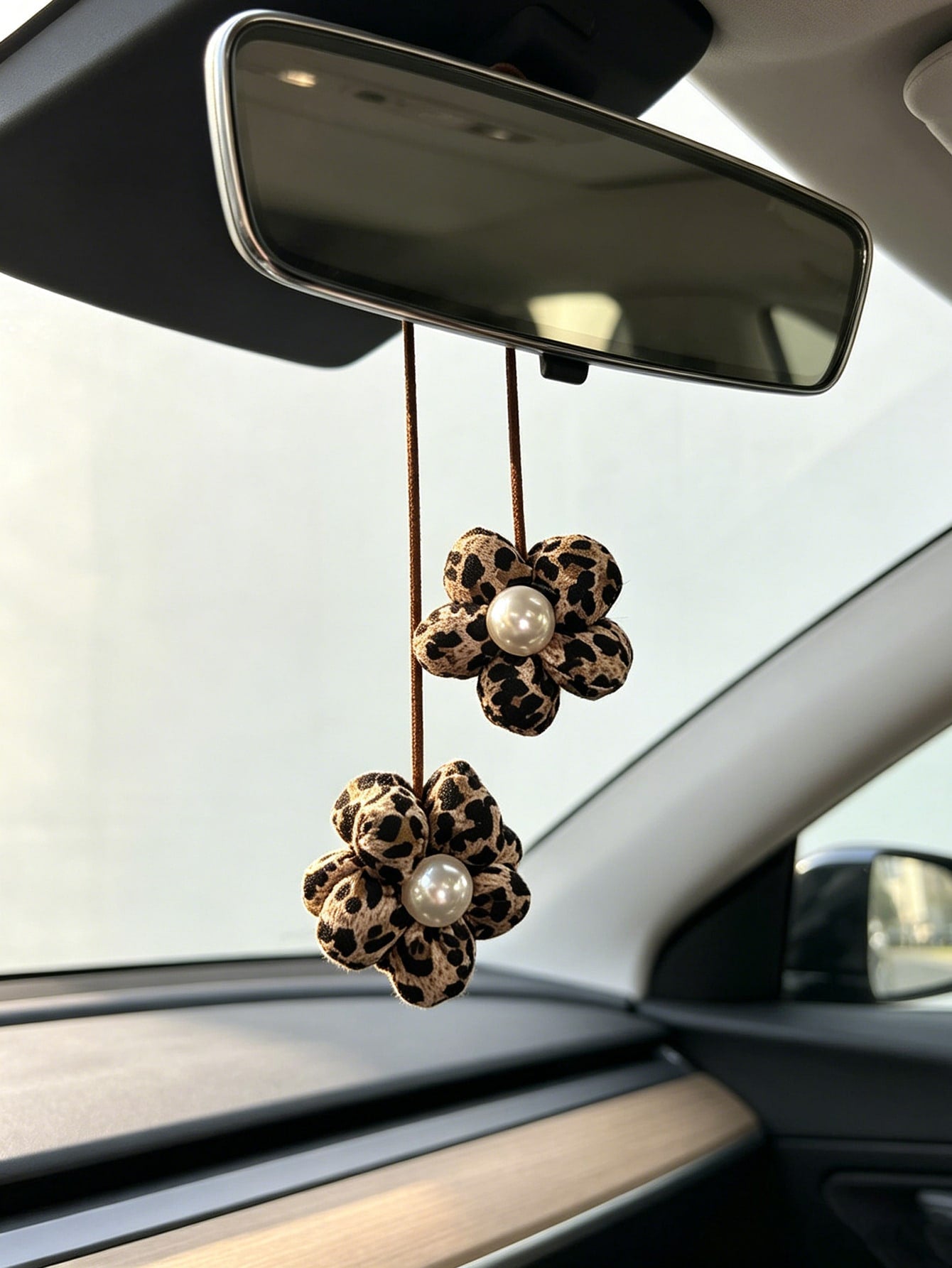 Leopard Print Floral Car Rearview Mirror Hanging Ornament, Personalized Car Interior Decoration Pendant For Women