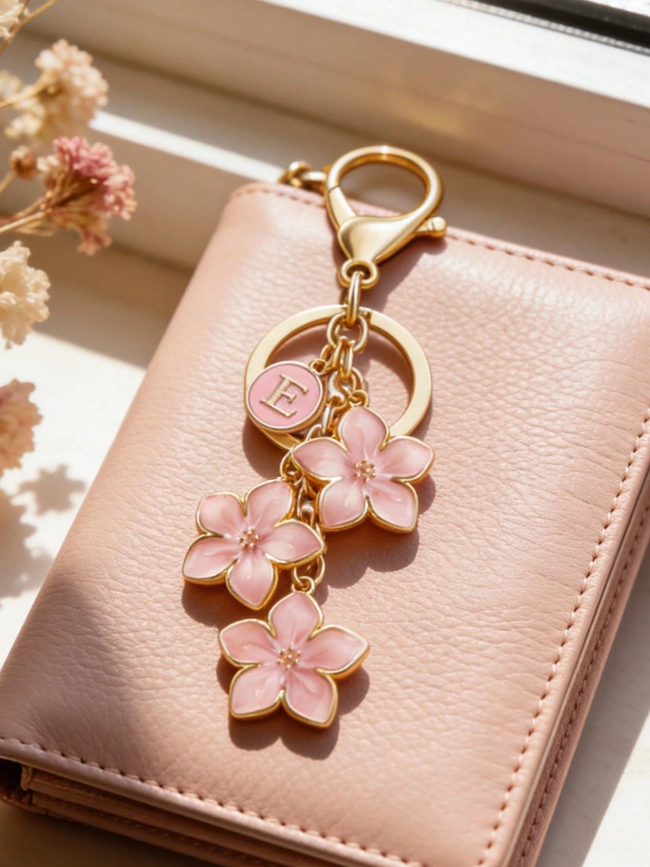 Letter And Floral Style Keychain, A-Z Design, Floral Bag Charm, Elegant Letter Pendant, Cherry Blossom Keychain, Enamel Keychain, Car Accessory, Fashion Jewelry, Suitable For Keychains, Bags, Wallets