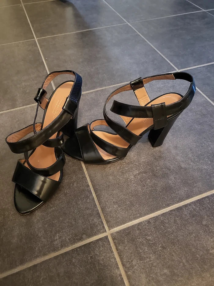 Max Mara-skinnklackar
