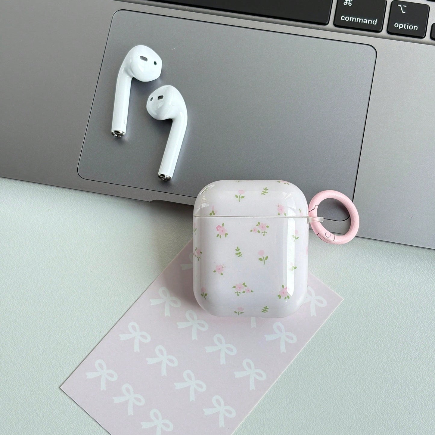 Minimalist White Pink Floral Flower Design Glossy Shockproof Protective Bluetooth Earphone Case Compatible With IPhone 1 2 3 4 Pro Spring Gift Birthday