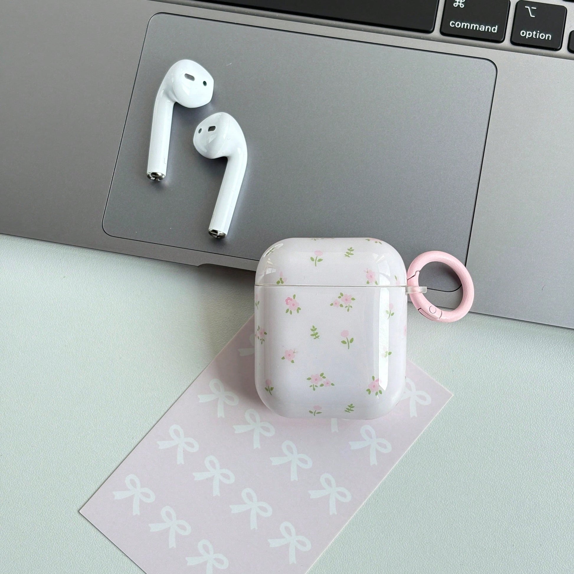 Minimalist White Pink Floral Flower Design Glossy Shockproof Protective Bluetooth Earphone Case Compatible With IPhone 1 2 3 4 Pro Spring Gift Birthday