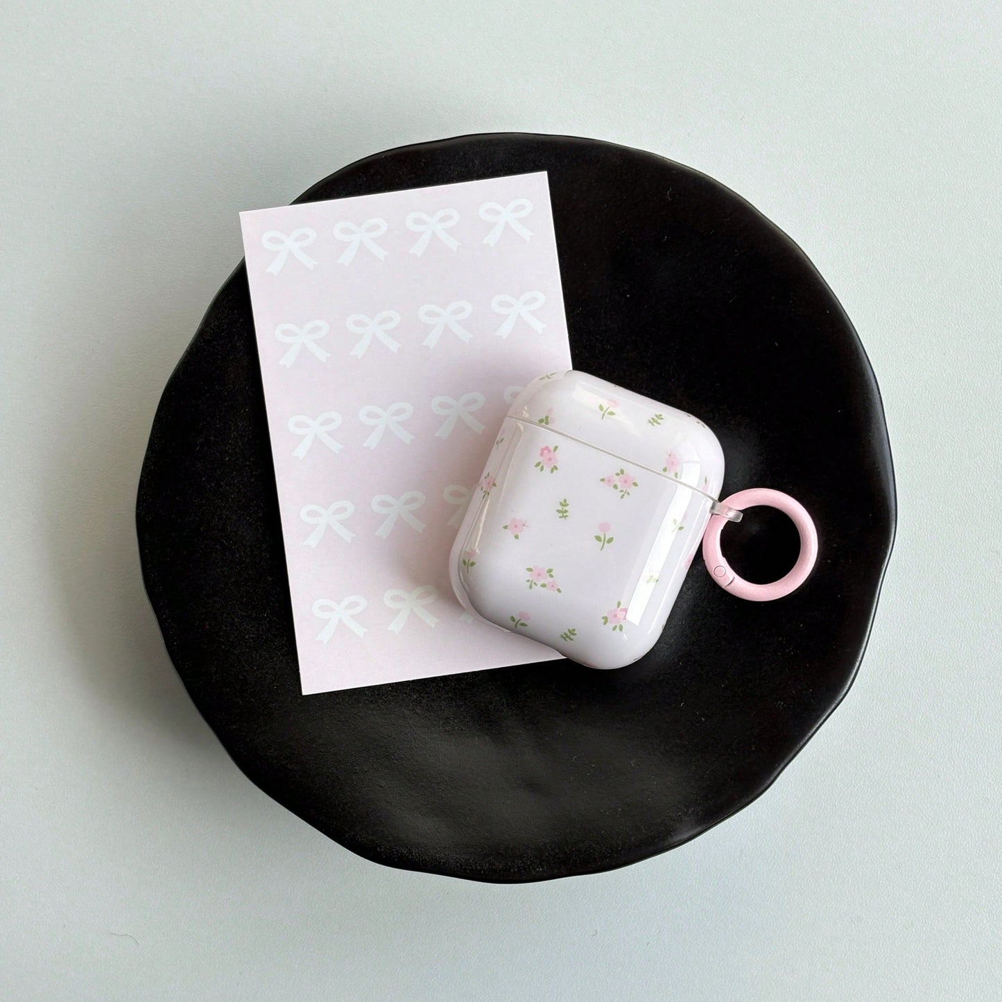 Minimalist White Pink Floral Flower Design Glossy Shockproof Protective Bluetooth Earphone Case Compatible With IPhone 1 2 3 4 Pro Spring Gift Birthday