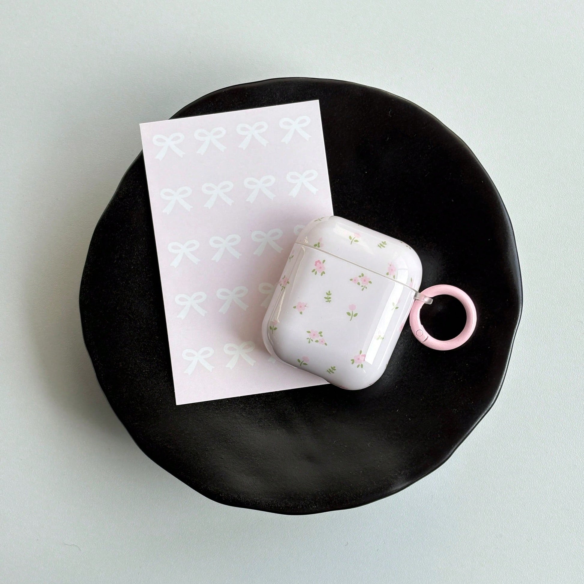 Minimalist White Pink Floral Flower Design Glossy Shockproof Protective Bluetooth Earphone Case Compatible With IPhone 1 2 3 4 Pro Spring Gift Birthday