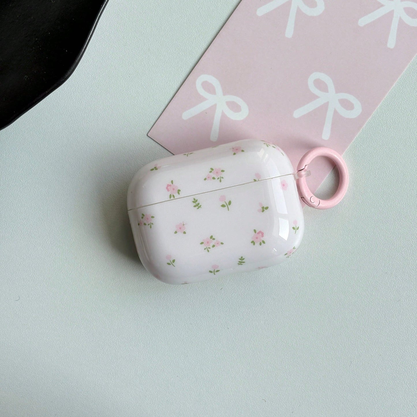 Minimalist White Pink Floral Flower Design Glossy Shockproof Protective Bluetooth Earphone Case Compatible With IPhone 1 2 3 4 Pro Spring Gift Birthday