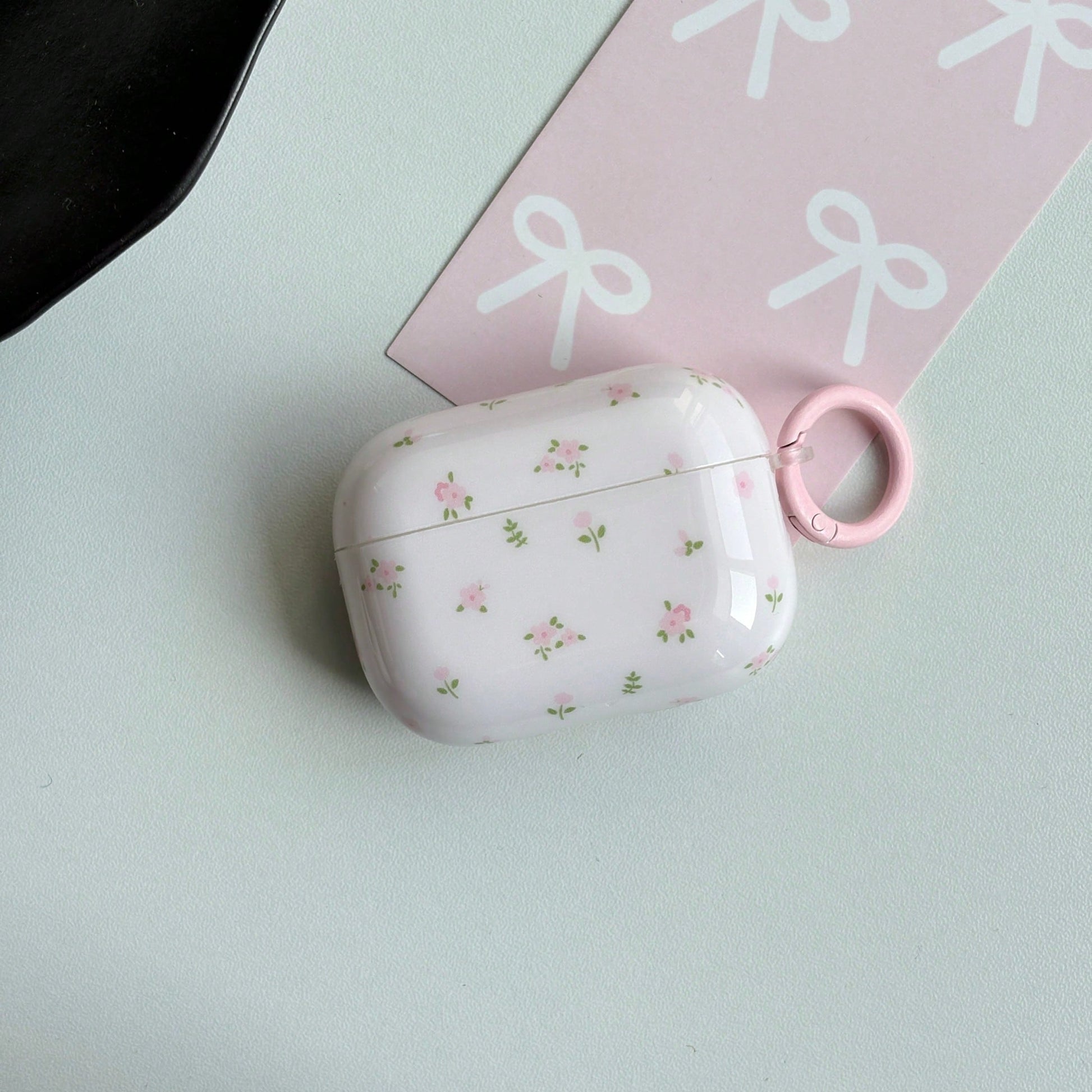 Minimalist White Pink Floral Flower Design Glossy Shockproof Protective Bluetooth Earphone Case Compatible With IPhone 1 2 3 4 Pro Spring Gift Birthday