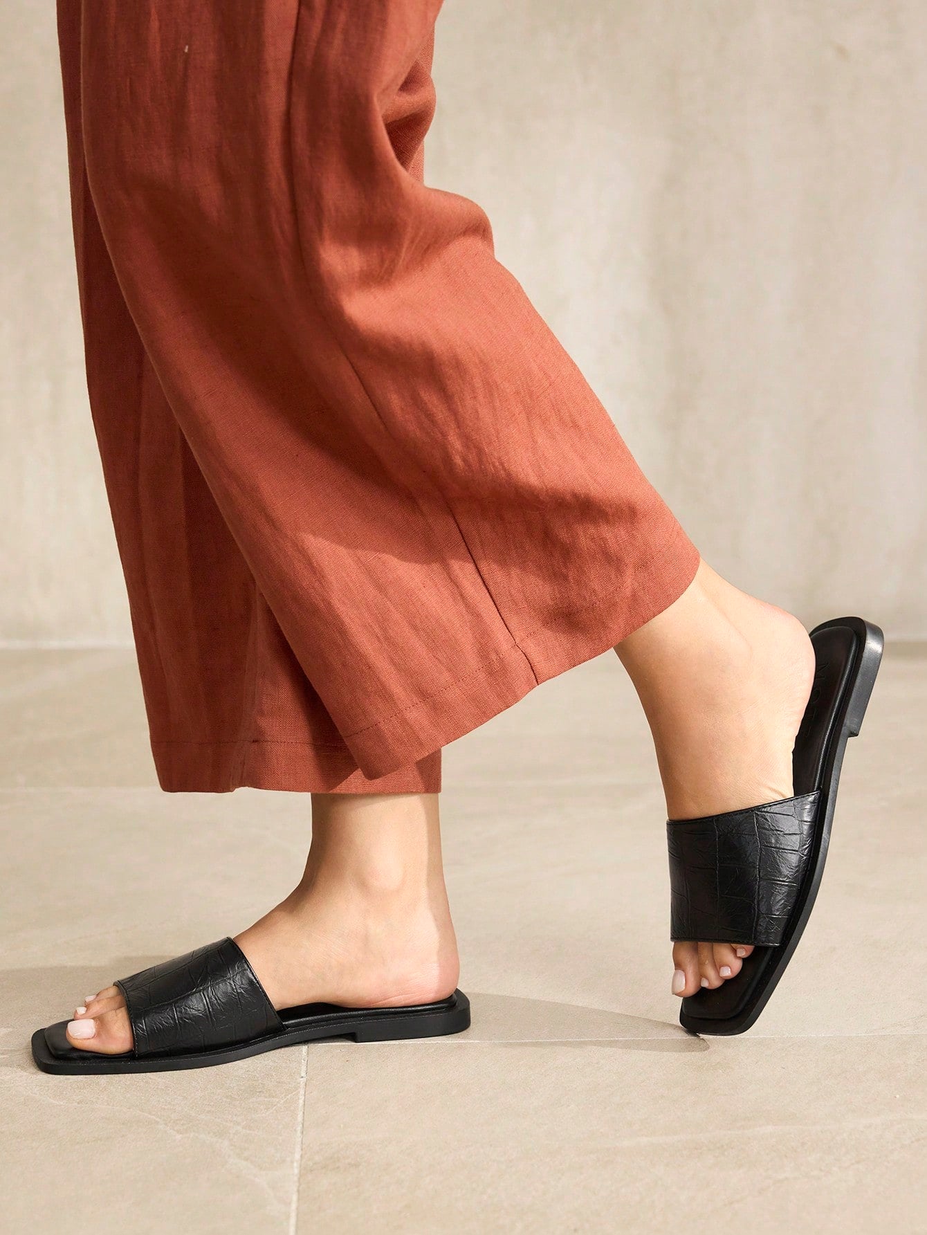 MOTF PREMIUM SUMMER VINTAGE BLACK STONE PATTERN SEXY SQUARE TOE FLAT VERSATILE WOMEN'S SANDALS