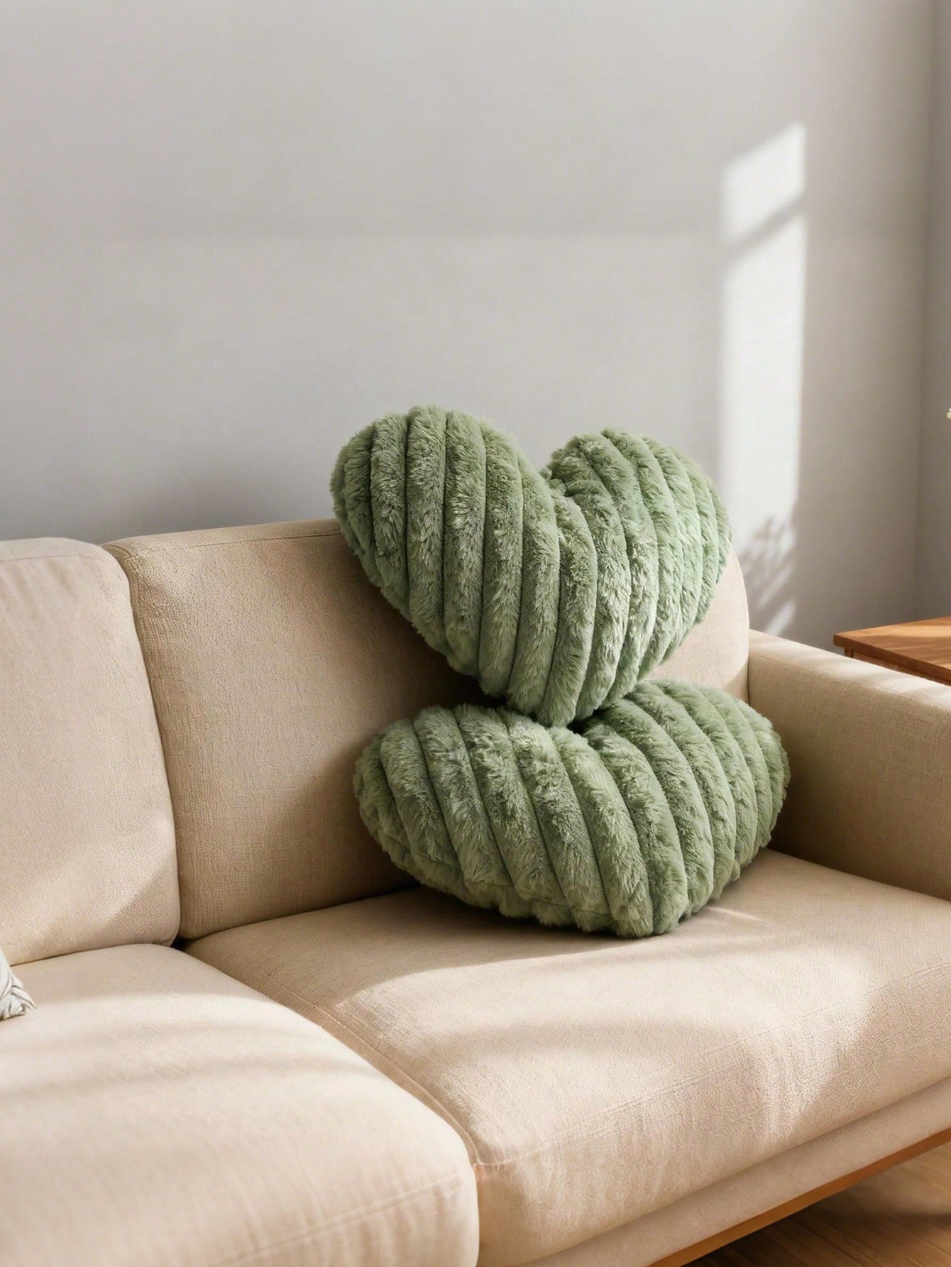 Mother's Day Heart-Shaped Decorative Throw Pillow: Soft And Fluffy Faux Fur, Ideal For Sofa, Chair And Bedding. Adds Charm To Bedroom Decor, A Perfect Gift For Mom. Also An Ideal Choice For Bedroom Pa