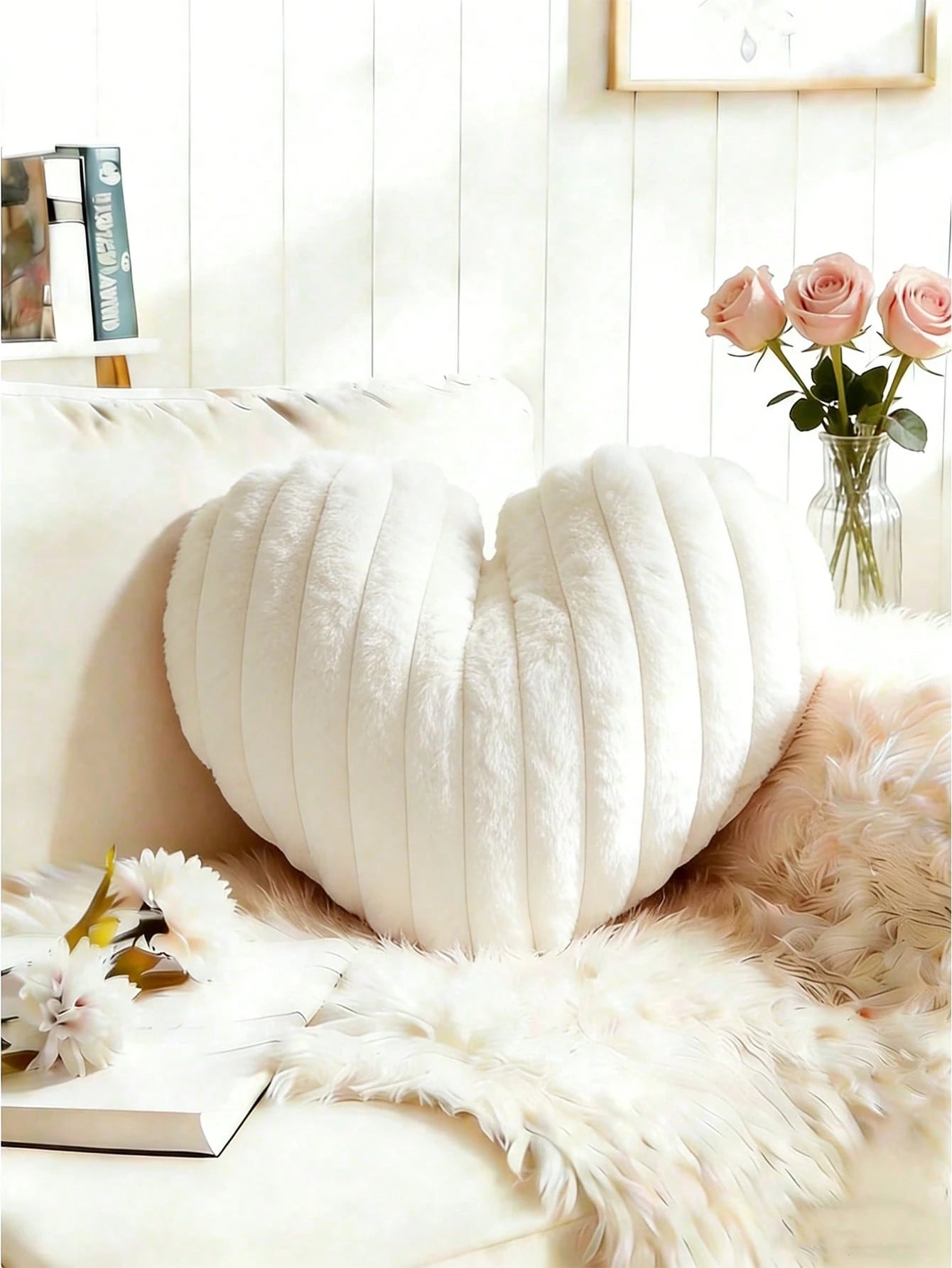 Mother's Day Heart-Shaped Decorative Throw Pillow: Soft And Fluffy Faux Fur, Ideal For Sofa, Chair And Bedding. Adds Charm To Bedroom Decor, A Perfect Gift For Mom. Also An Ideal Choice For Bedroom Pa