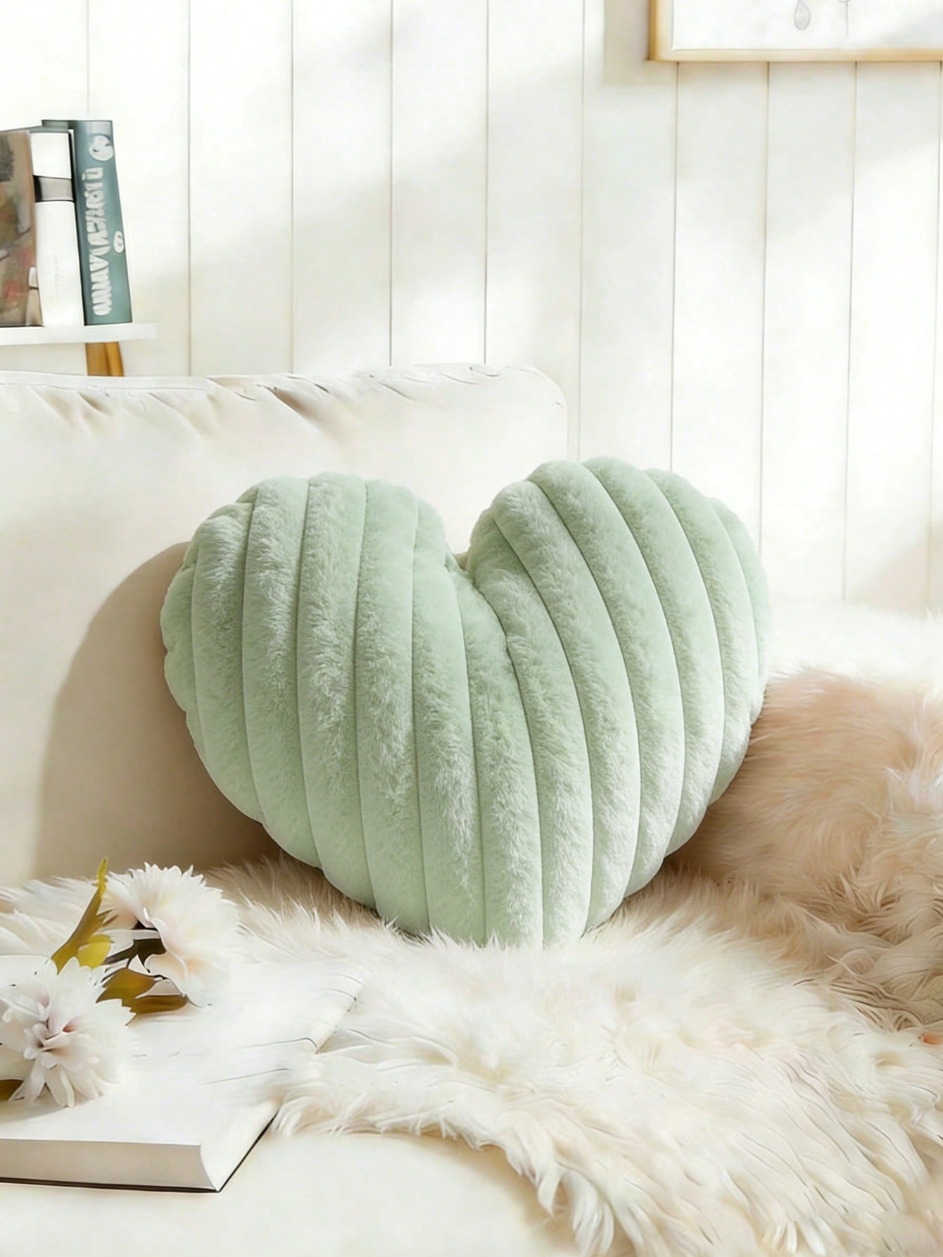 Mother's Day Heart-Shaped Decorative Throw Pillow: Soft And Fluffy Faux Fur, Ideal For Sofa, Chair And Bedding. Adds Charm To Bedroom Decor, A Perfect Gift For Mom. Also An Ideal Choice For Bedroom Pa
