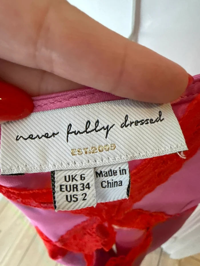 Never Fully Dressed-klänning
