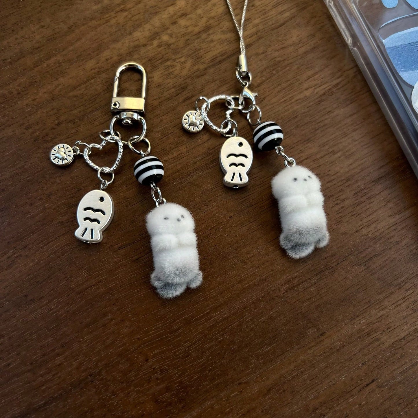 New Design Kawaii Beaded Sea Otter Flocked Phone Lanyard, Phone Charm, Phone Accessory, Bag Charm, Keychain Pendant