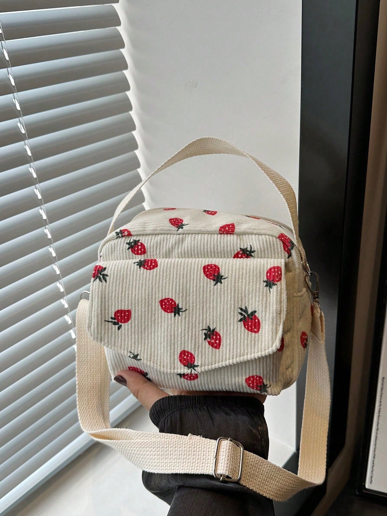 New Minimalist Fashion Strawberry Print Mini Handbag, Square Design, 3D Exterior Pocket, Zipper Closure, Adjustable Long Shoulder Strap, Lightweight & Compact, Crossbody Suitable For Women & Students