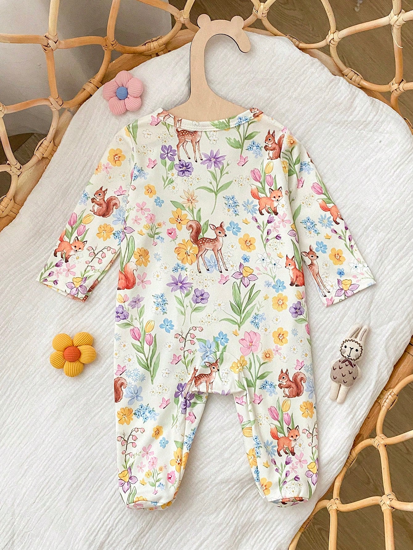 Newborn Baby Girl Off-White Autumn Cute Kawaii Family Matching Giraffe Squirrel Print Knit Soft Round Neck Long Sleeve Footie Jumpsuit Gift Night