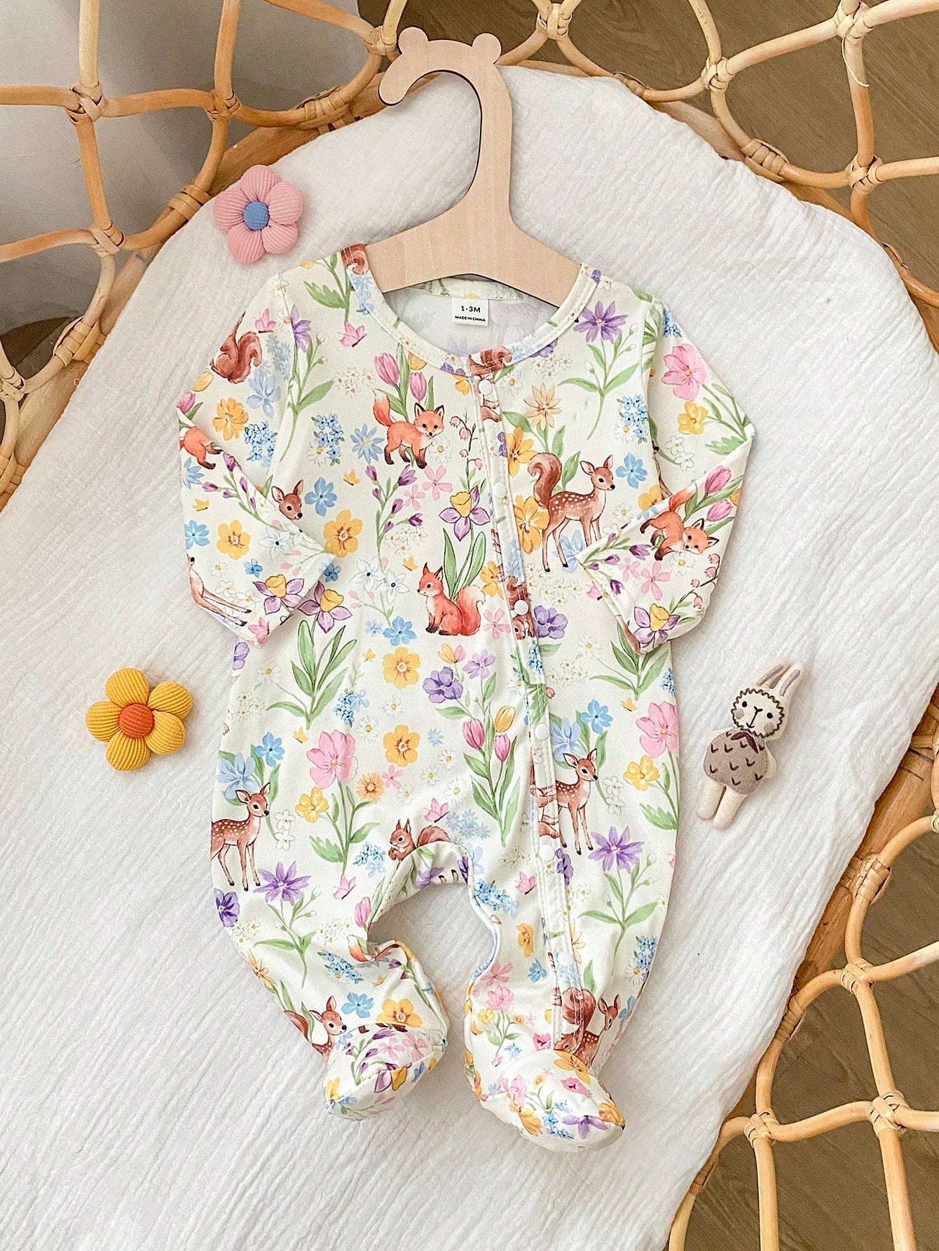 Newborn Baby Girl Off-White Autumn Cute Kawaii Family Matching Giraffe Squirrel Print Knit Soft Round Neck Long Sleeve Footie Jumpsuit Gift Night