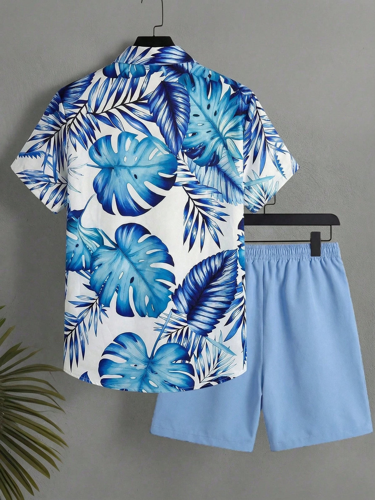 Oro Vacation Plus Size Men's White And Blue Floral Leaf Print Single-Breasted Short Sleeve Top And Shorts Set,Summer Boho Holiday Vacation Hawaii Tropical Beach