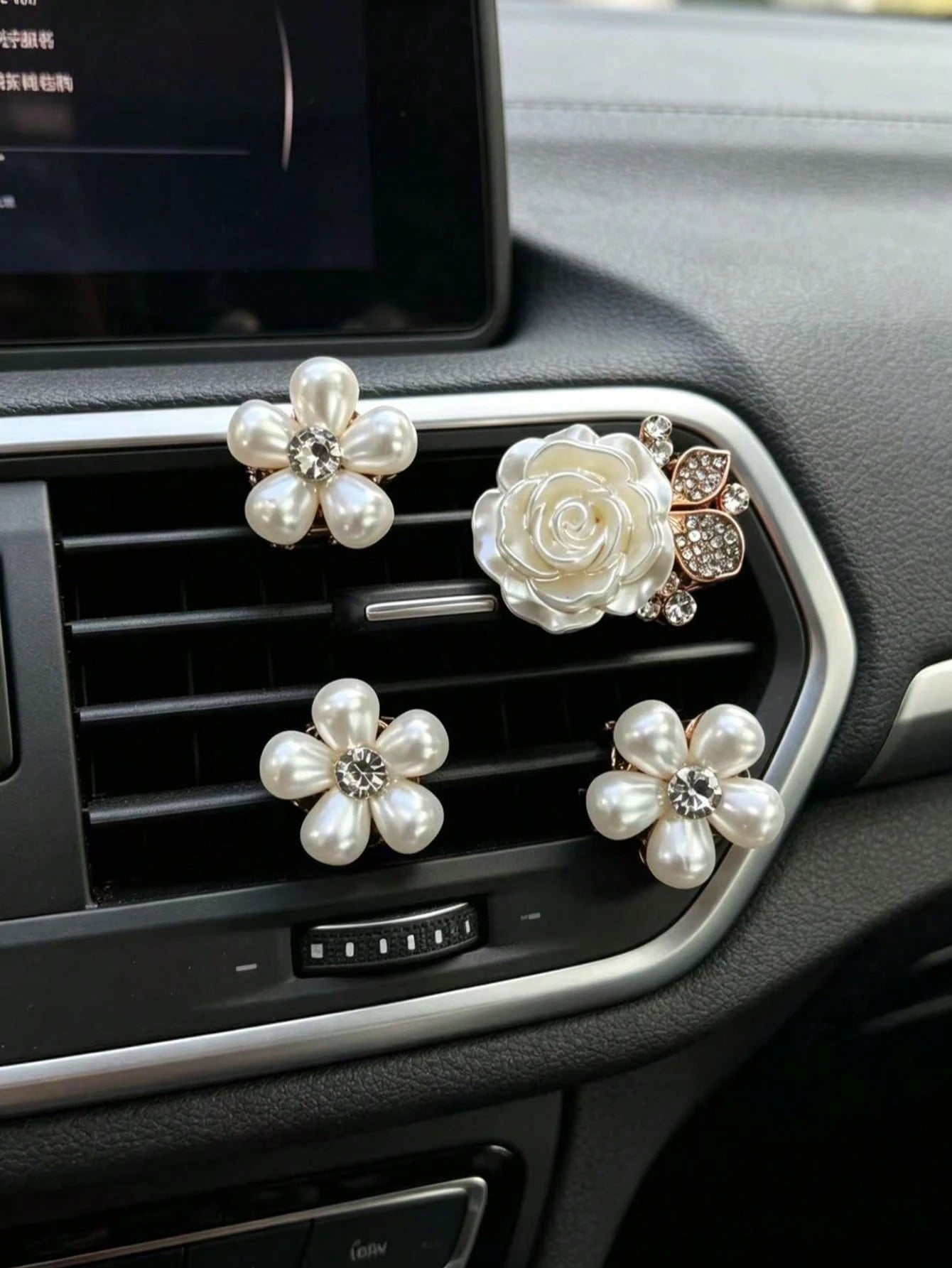 Pearl Rhinestone Rose Flower Car Air Vent Aromatherapy Clip, Luxury High-End Car Air Vent Interior Fragrance Decoration, Rhinestone Luxury Women's Car Air Vent Decoration Faux Pearl Rhinestone Five-Pe