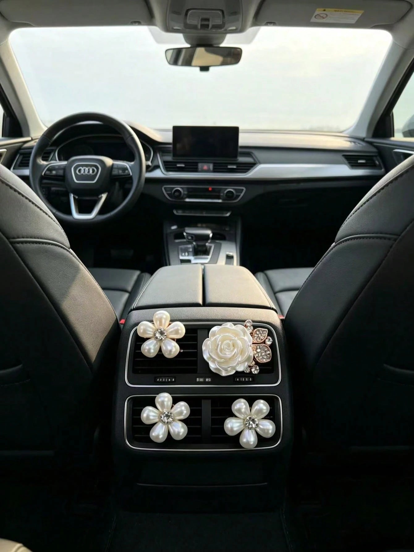 Pearl Rhinestone Rose Flower Car Air Vent Aromatherapy Clip, Luxury High-End Car Air Vent Interior Fragrance Decoration, Rhinestone Luxury Women's Car Air Vent Decoration Faux Pearl Rhinestone Five-Pe