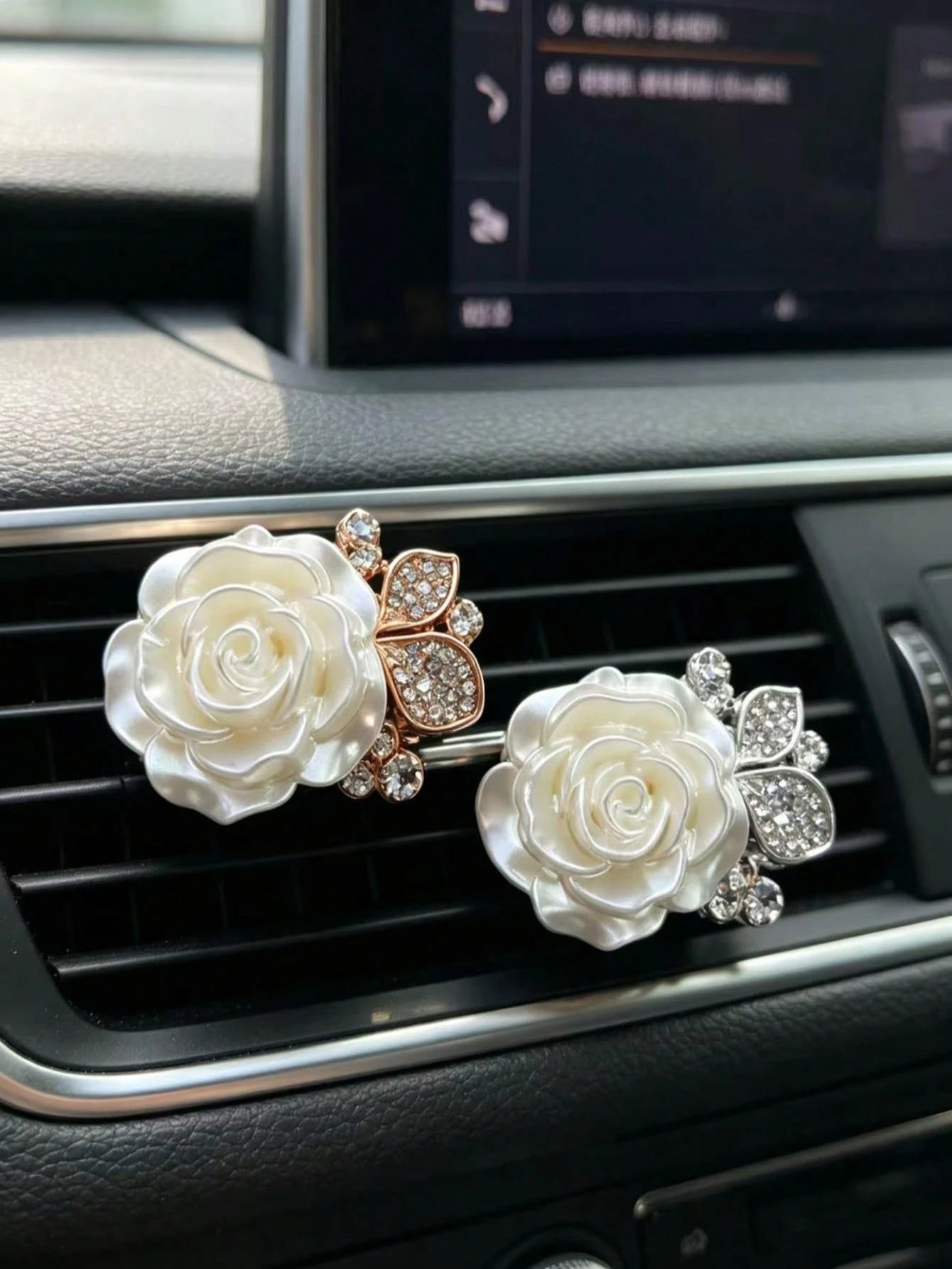 Pearl Rhinestone Rose Flower Car Air Vent Aromatherapy Clip, Luxury High-End Car Air Vent Interior Fragrance Decoration, Rhinestone Luxury Women's Car Air Vent Decoration Faux Pearl Rhinestone Five-Pe