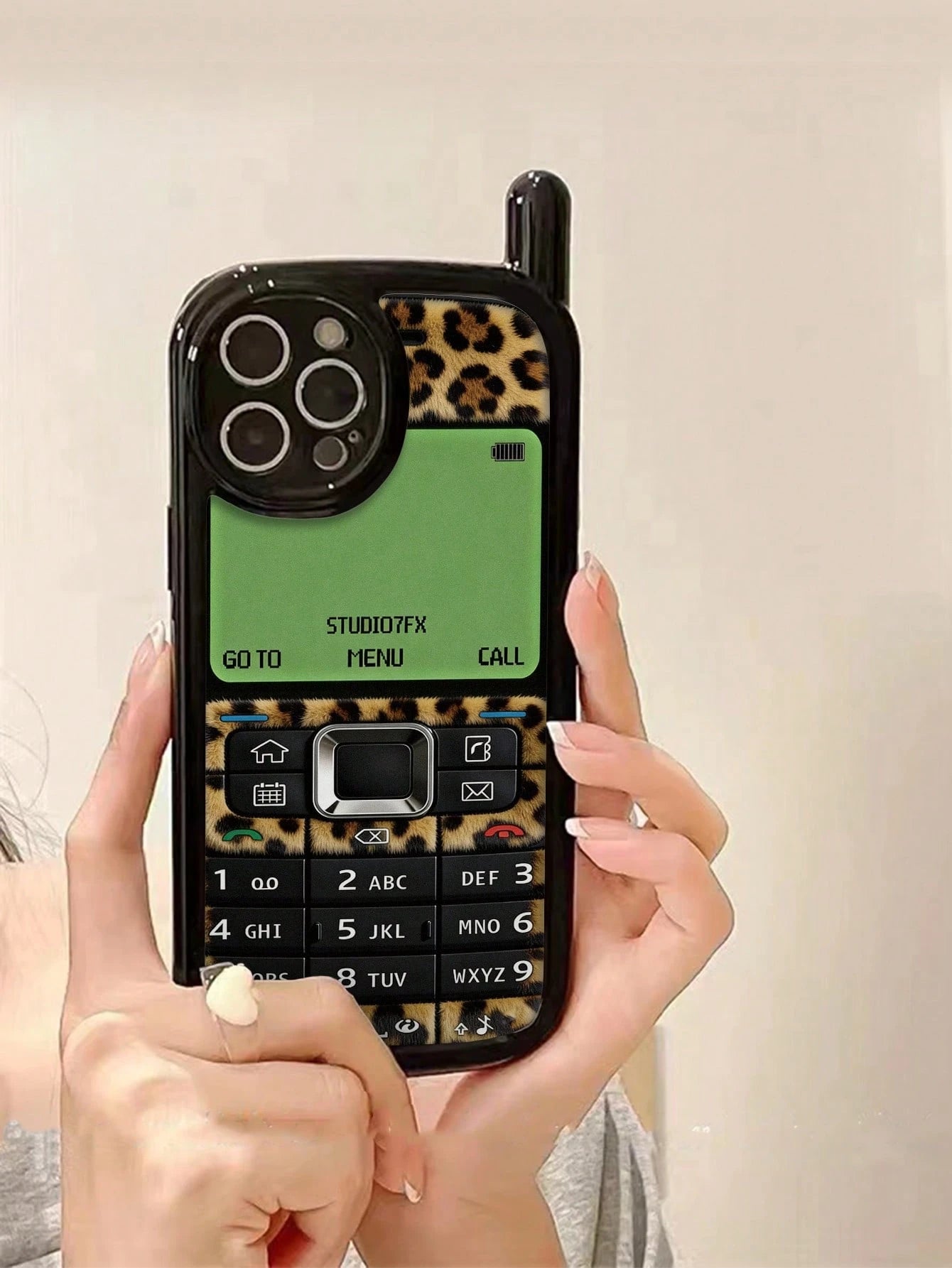 Phone Themed Shockproof Leopard Print Novelty Cases 1pc New Personalized Leopard Print Painted Retro Phone Shape Phone Case Glossy Soft Shell Protective Cover Compatible With IPhone 17pro/17Air/17/17p