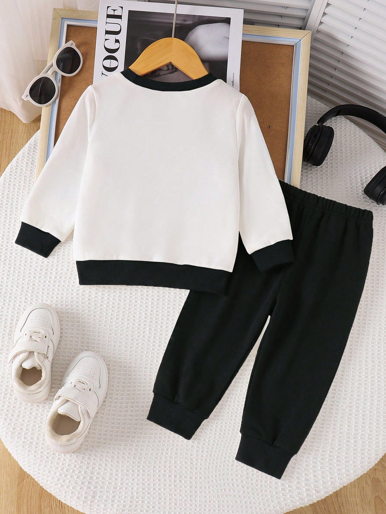 Playful Pals 1 Set Baby Boy Horse Logo Letter Print Crew Neck Long Sleeve Ribbed Sweatshirt With Horse Logo Pattern Print Black Long Sweatpants, Suitable For Autumn/Winter Outdoor Activities