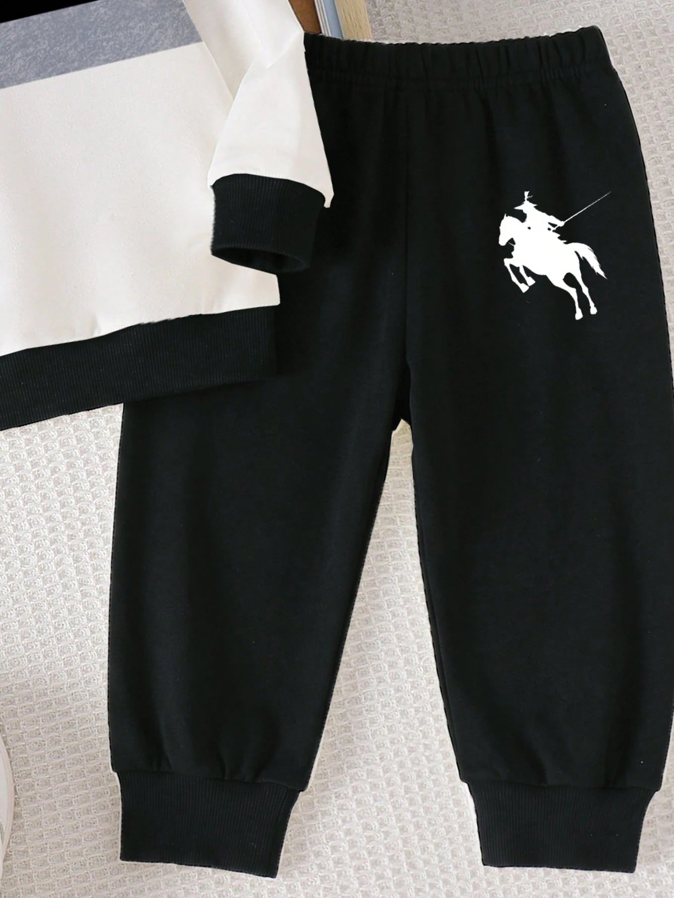 Playful Pals 1 Set Baby Boy Horse Logo Letter Print Crew Neck Long Sleeve Ribbed Sweatshirt With Horse Logo Pattern Print Black Long Sweatpants, Suitable For Autumn/Winter Outdoor Activities