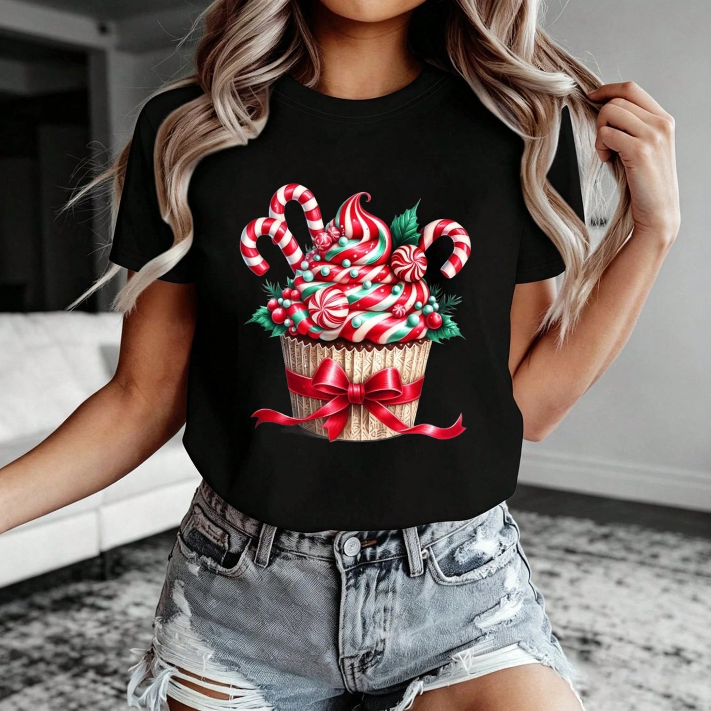 Plus-Size Women's Christmas Cupcake And Candy Cane Print T-Shirt, Round Neck, 100% Cotton, Suitable For Christmas And Holiday Parties.
