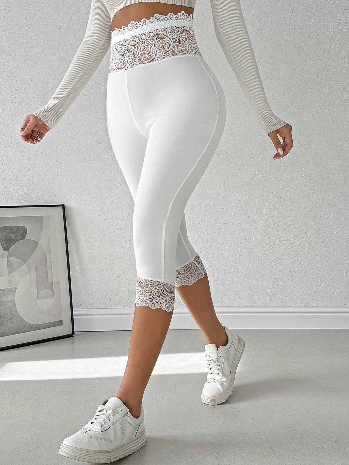 Privé Women's Elegant Basic Simple Lace High-Waist Capri Leggings