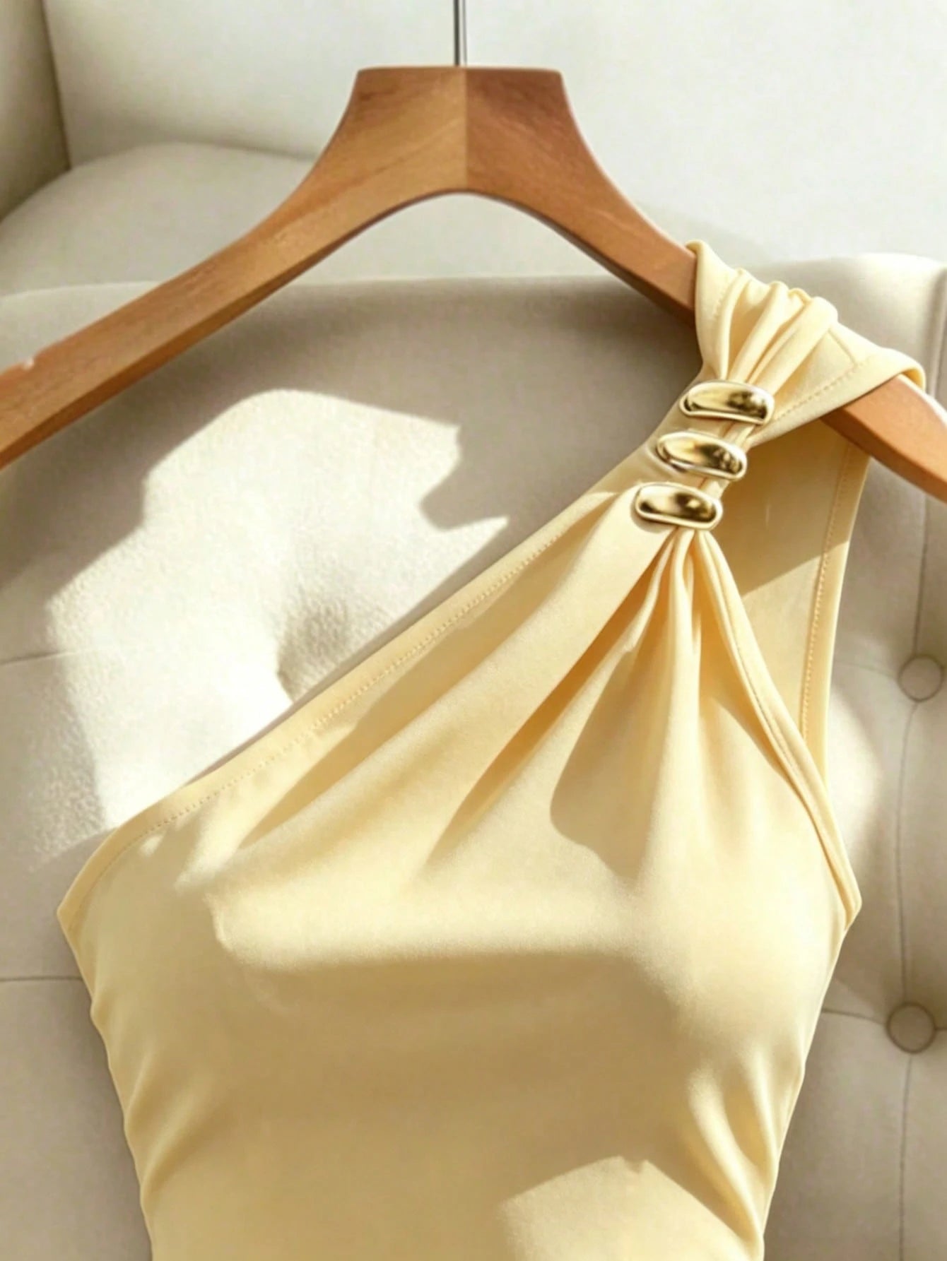 Rafferiza Women's Solid Color Sleeveless Metal Decor Elegant Dress