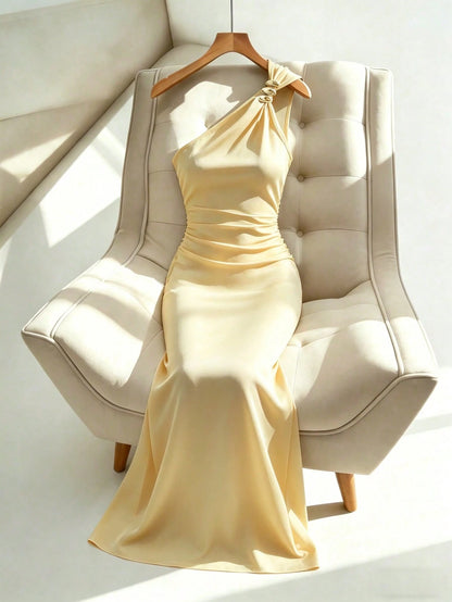 Rafferiza Women's Solid Color Sleeveless Metal Decor Elegant Dress