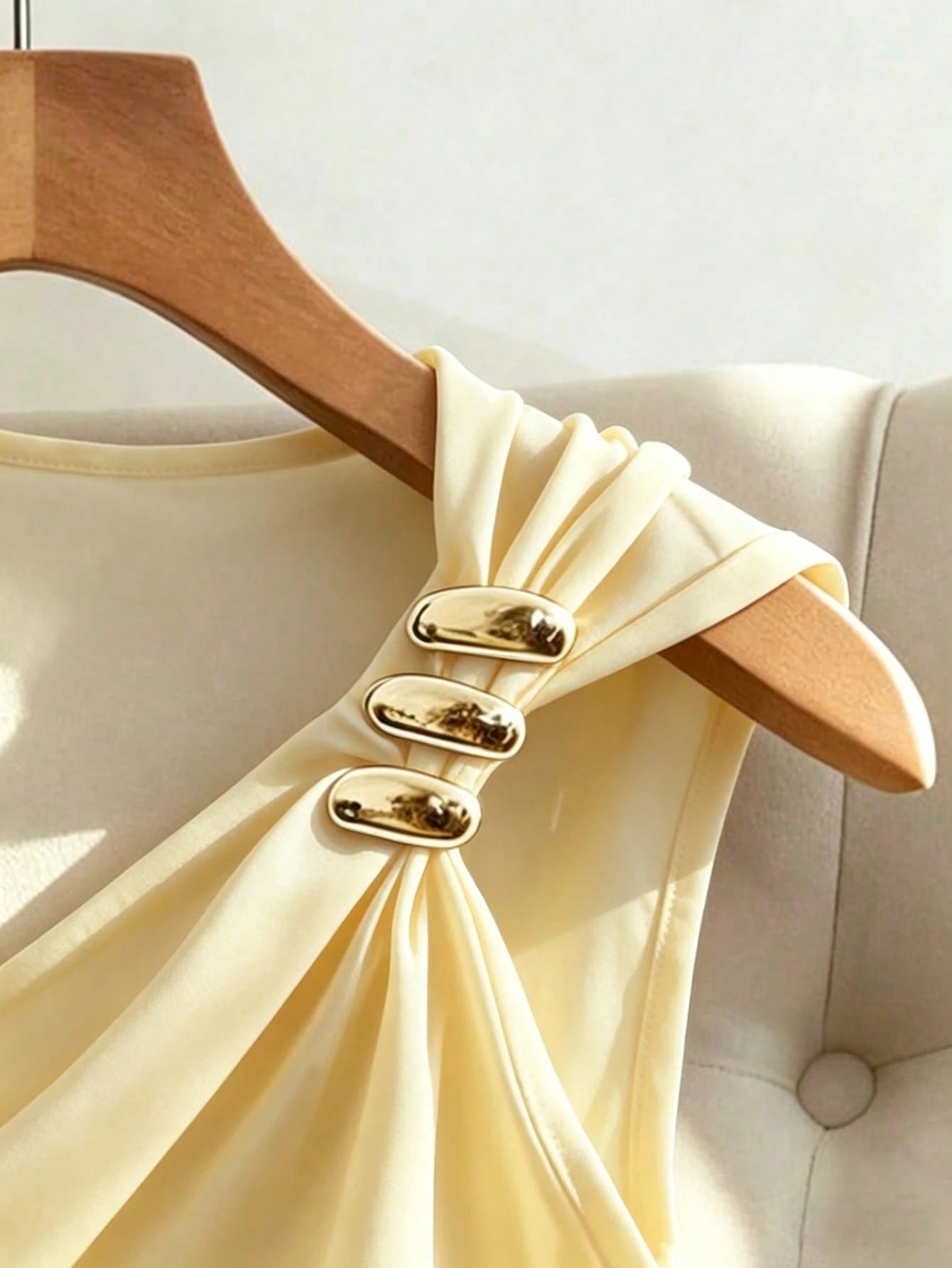 Rafferiza Women's Solid Color Sleeveless Metal Decor Elegant Dress