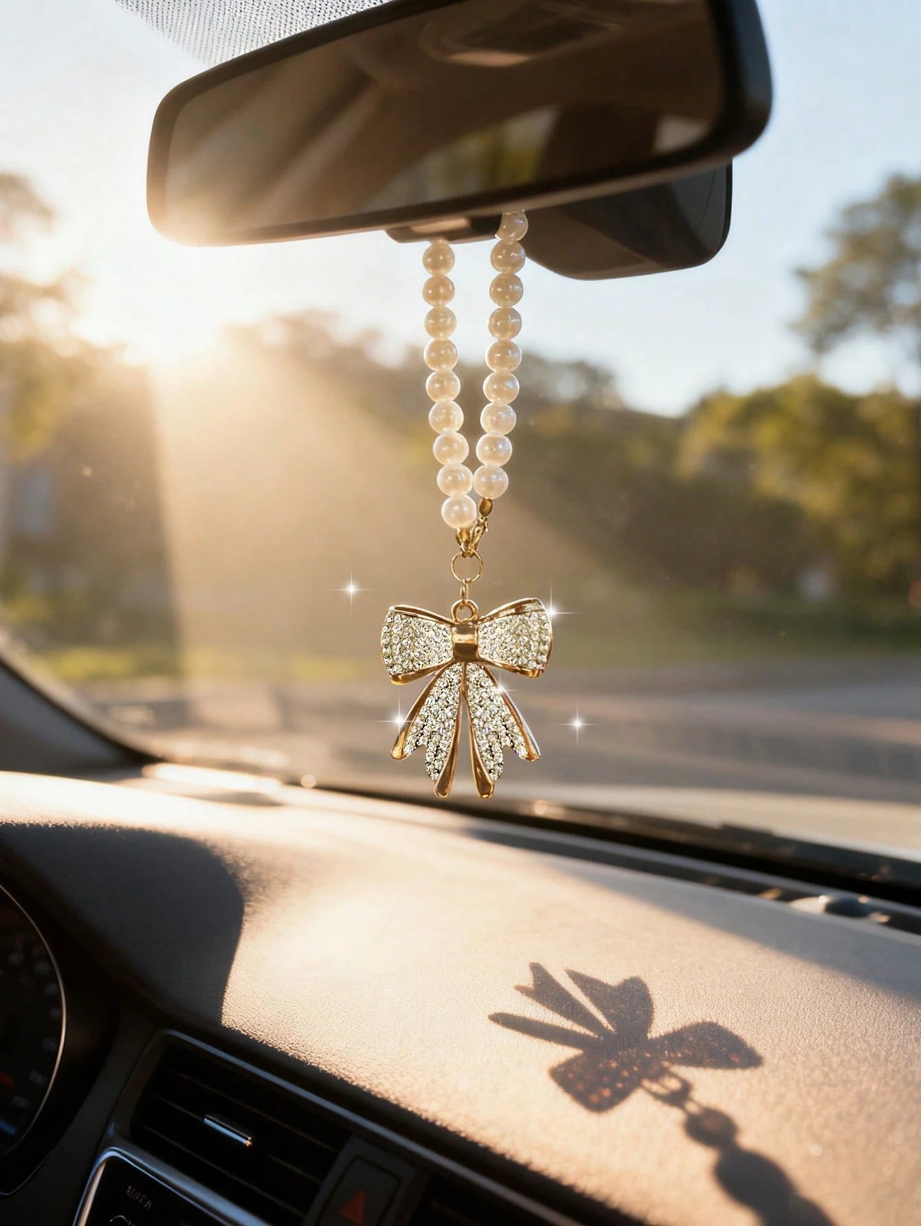 Rhinestone Bow Tie Car Pendant, Rearview Mirror Decor, Alloy Pearl Hanging Ornament, Cute Windmill Interior Accessory