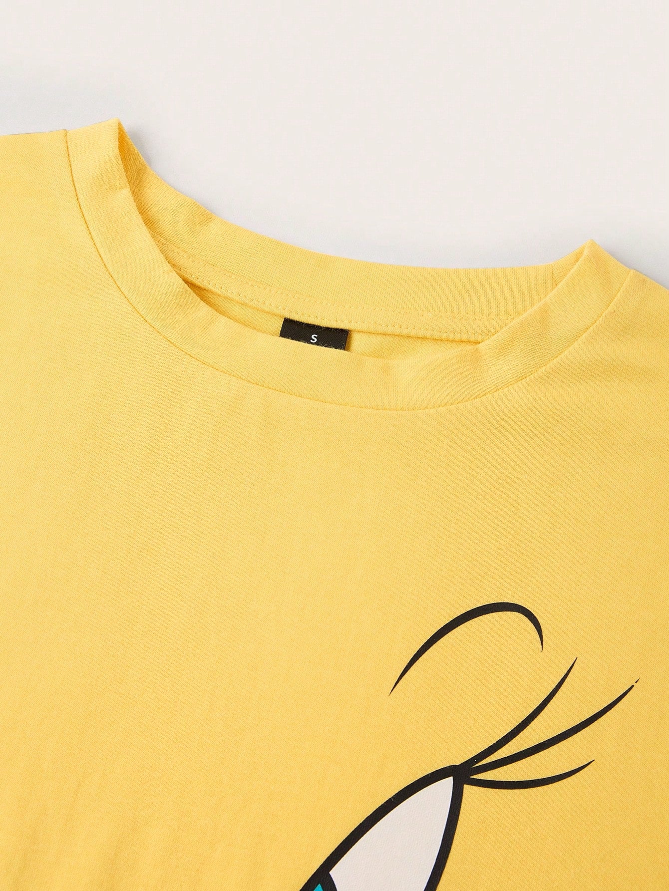 Slaydiva LOONEY TUNES X Casual Street Style Yellow Cartoon Graphic Cropped Round Neck Short Sleeve Fitted Women T-Shirt, Suitable For Spring/Summer