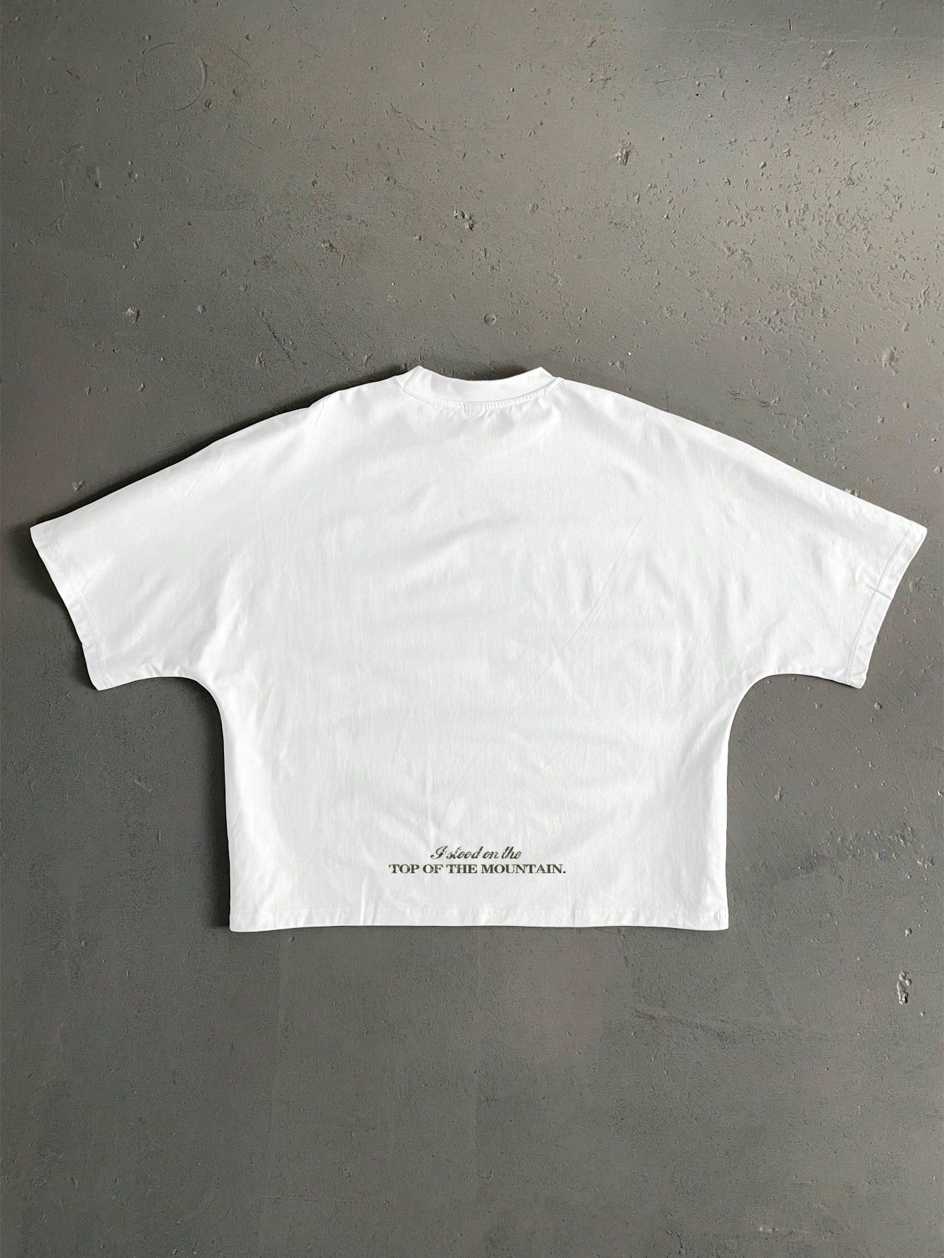 StoneGrade White Summer Streetwear Vacation Retro American Outdoor Landscape Graphic English Slogan Cropped Loose Fit Bat Wing Short Sleeve T-Shirt For Men