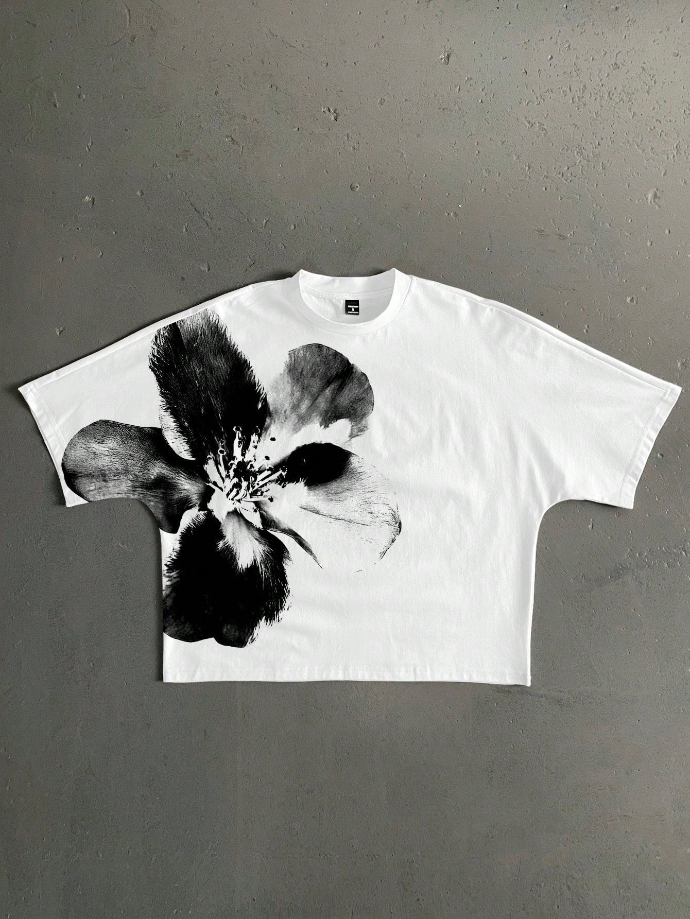 StoneGrade White Summer Streetwear Vacation Retro American Outdoor Landscape Graphic English Slogan Cropped Loose Fit Bat Wing Short Sleeve T-Shirt For Men