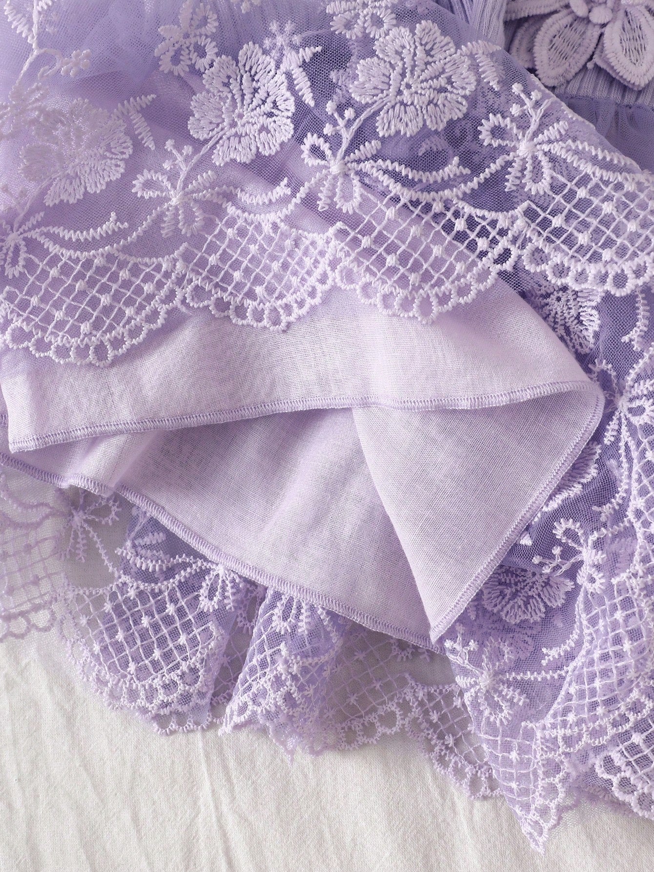 Summer Newborn 2-Piece Set: Purple Ruffle-Sleeve Patchwork Dress With 3D Floral Lace Tulle Skirt And Matching Headband Sweet, Cute, And Elegant; Soft, Skin-Friendly, Loose-Fitting, And Comfortab